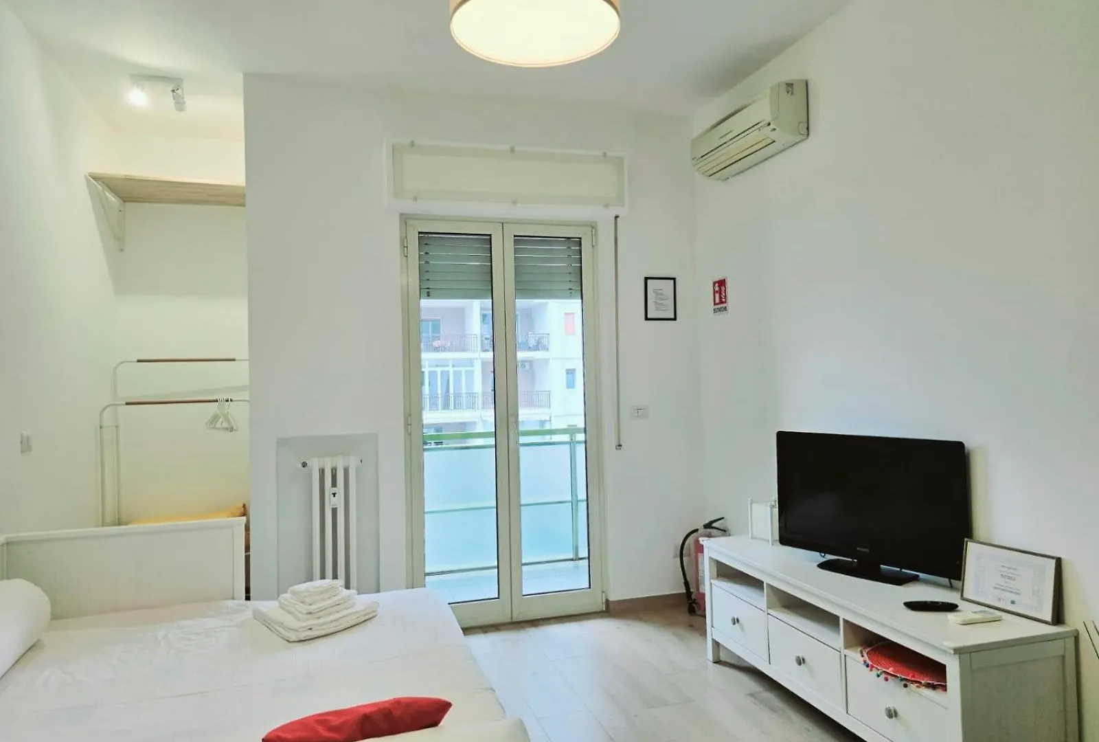 Moderno Loft Finemente Arredato Bari Itálie